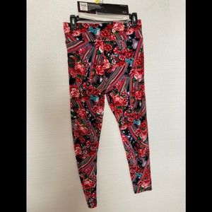 No boundaries L multicolored leggings  NWT